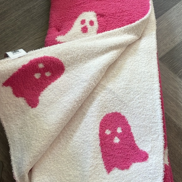 BRAND NEW HALLOWEEN PINK GHOST THROW BLANKET - Picture 4 of 6